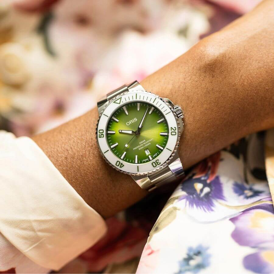 Oris Aquis Date Taste of Summer 01 733 7787 4137-07 8 22 04PEB