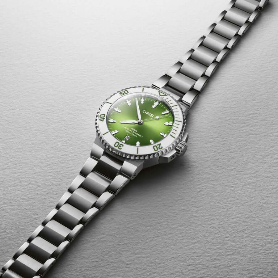 Oris Aquis Date Taste of Summer 01 733 7787 4137-07 8 22 04PEB