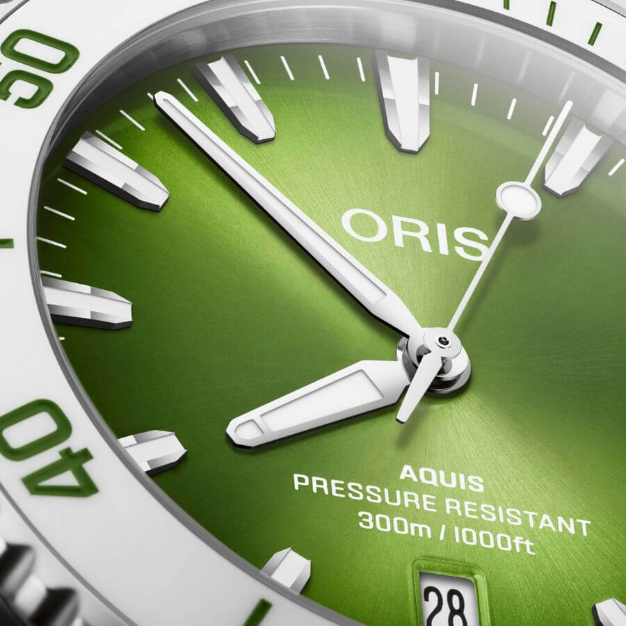 Oris Aquis Date Taste of Summer 01 733 7787 4137-07 8 22 04PEB