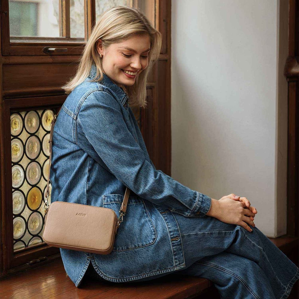 Aarni olkalaukku Hiekka/hopea 6430066272440