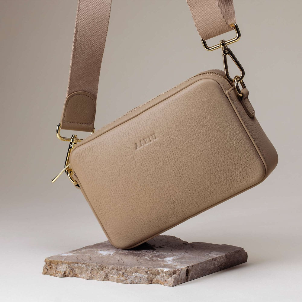 Aarni iso olkalaukku Hiekka/kulta 6430066272860