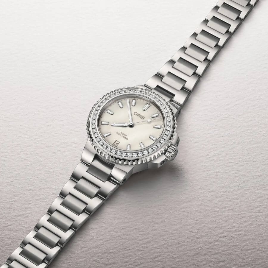 Oris Aquis Date Diamonds 01-733-7792-4956-07-8-19-05P